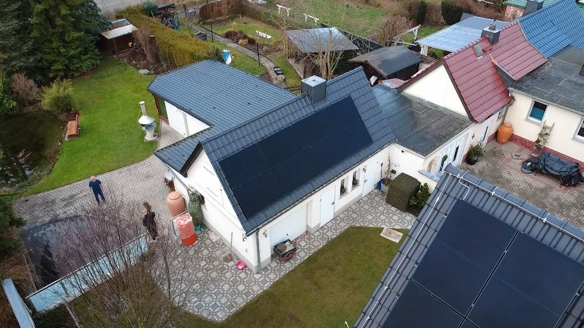 Referenzprojekt Familie Steyer, Allstedt – Drohnenaufnahme PV-Anlage